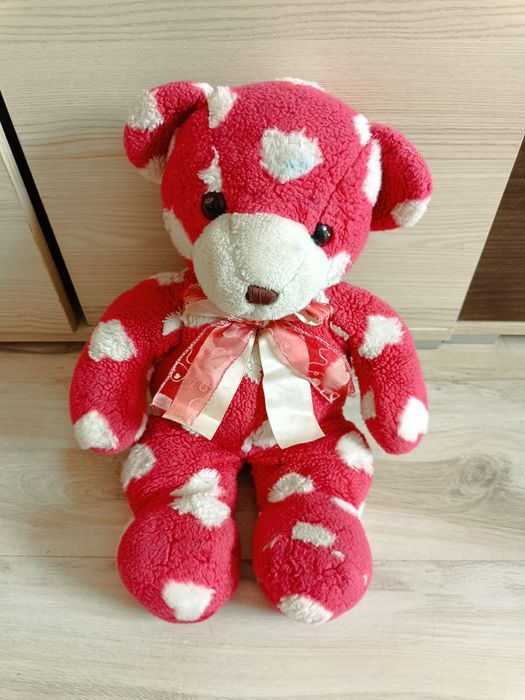 Maskotka misiek w serduszka