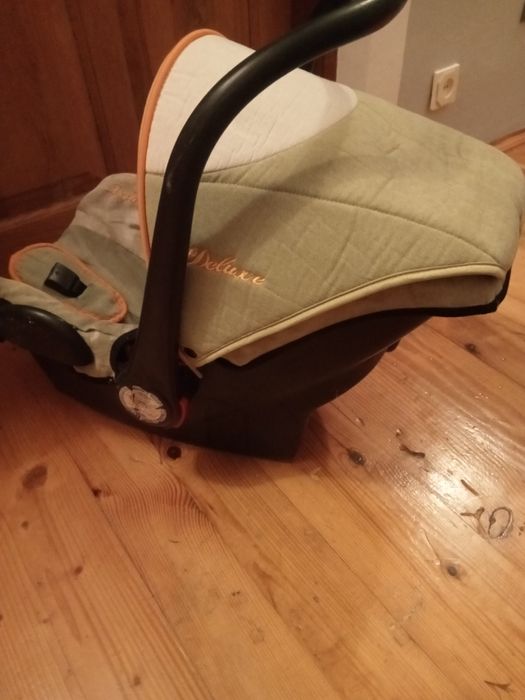 Fotelik samochodowy nosidełko
