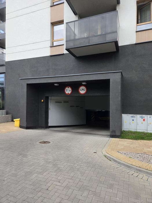Sprzedam Miejsce Parkingowe Magazynowa - Widok 2