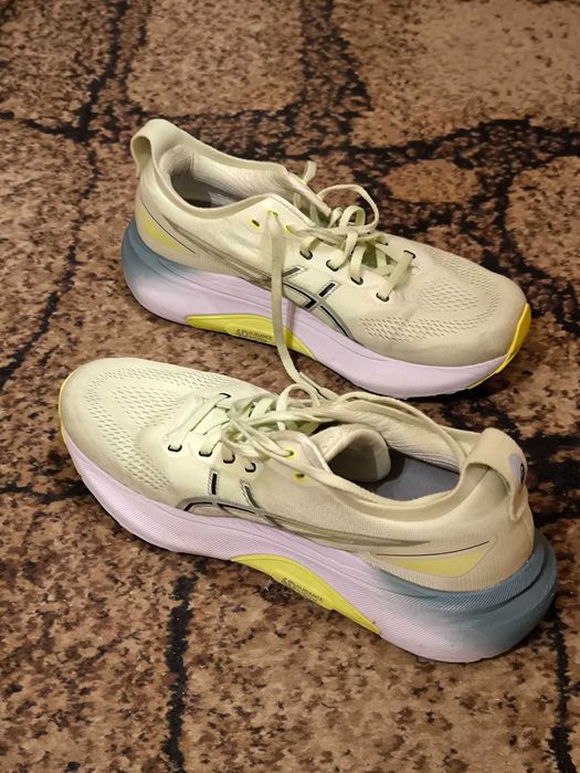 Беговые кроссовки Asics Gel-Kayano 31 идеальное состояние