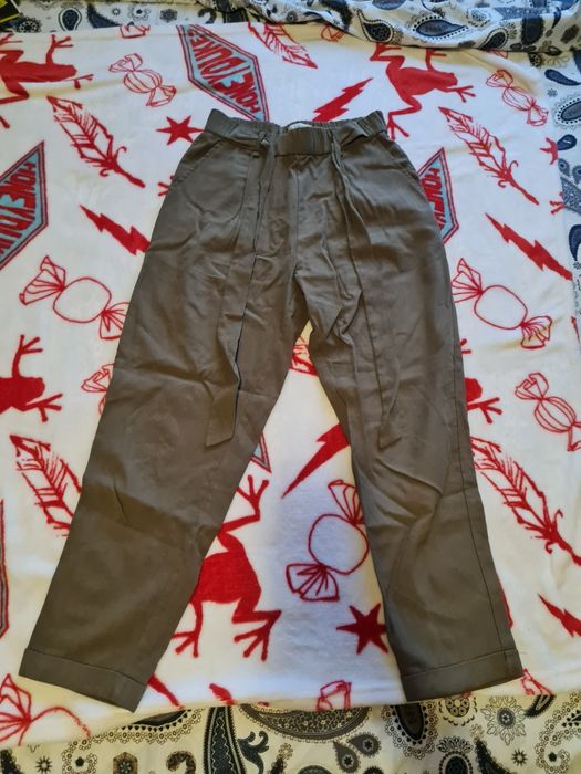 Calças largas caqui