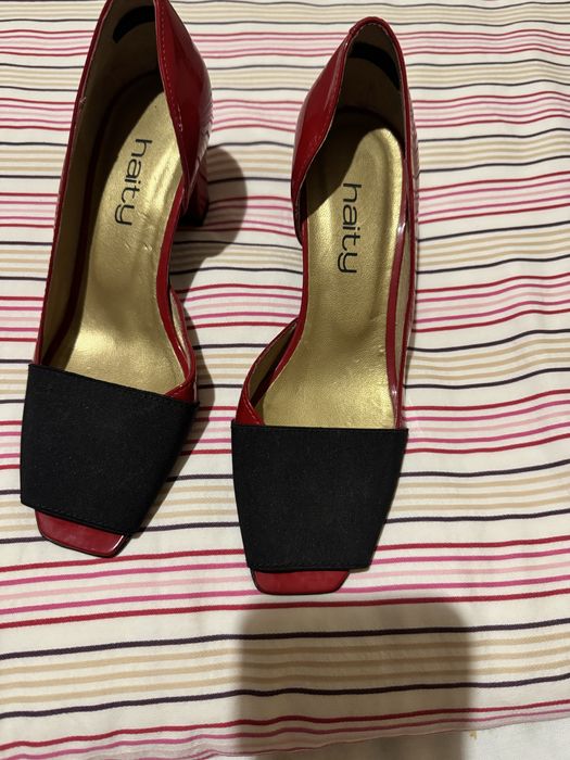 Sapatos Haity novos
