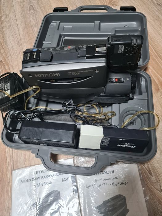 Відеокамера  HITACHI VM-7380E