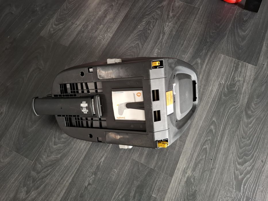 Cadeira auto e Isofix Bebeconfort em bom estado