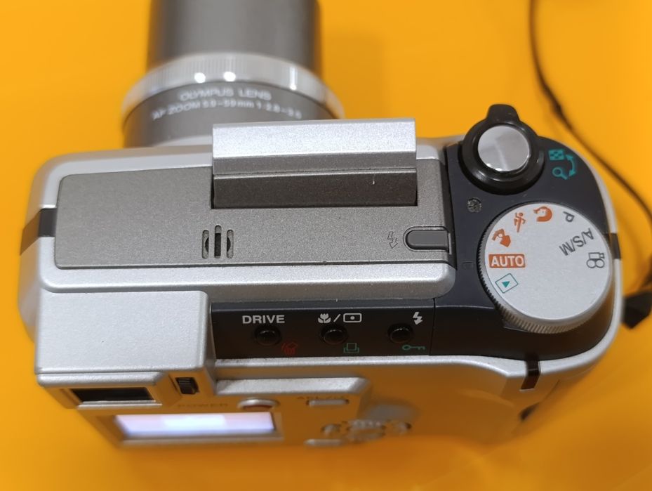 Aparat cyfrowy kompaktowy Olympus C-700, na baterie AA, retro 100% OK