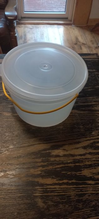 Sprzedam Wiaderka 5l