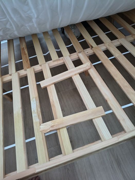 Łożko 140x200 stelaż i materac