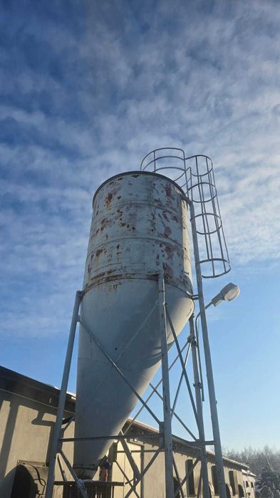 Silos paszowy, silos lejowy