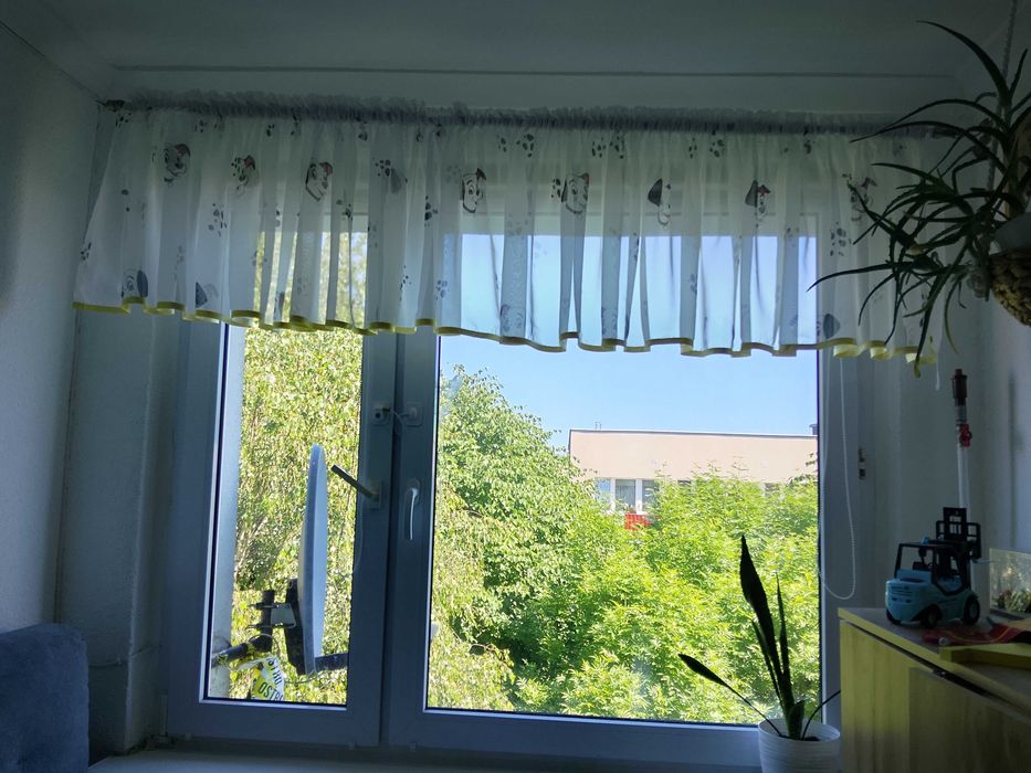 Krótka firanka do pokoju dziecięcego dalmatyńczyki 52x350