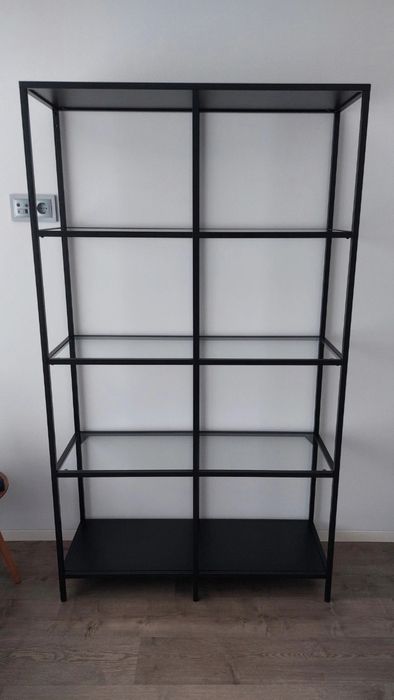 Estante preta com vidro ikea