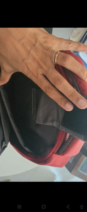 Mala cinzenta para PC e mochila vermelha para PC