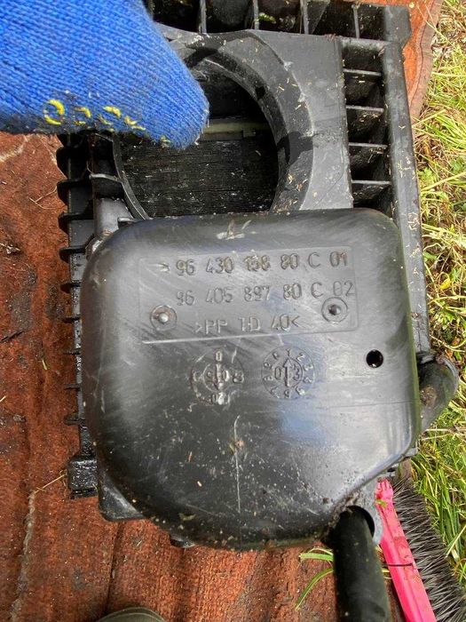 Корпус повітряного фільтра фильтра Peugeot 307 2.0HDI Пежо 9643015880C