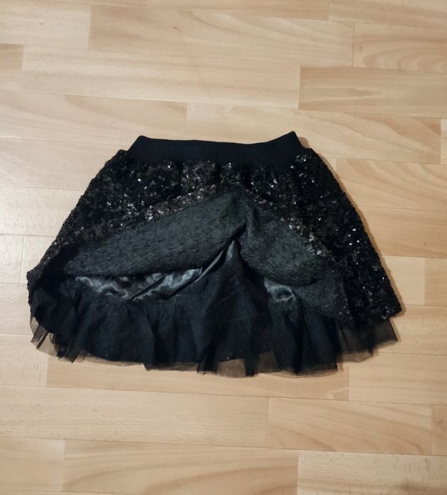 Продам красивую нарядную юбку для девочки р 116-122