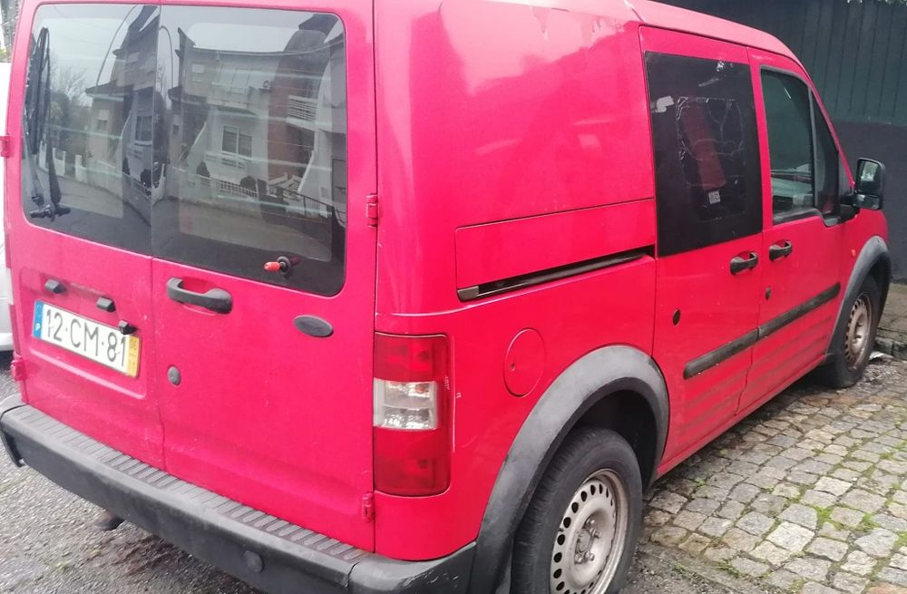 Carrinha Ford batida para peças