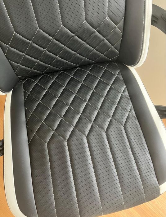 Cadeira gamer / escritório excelente