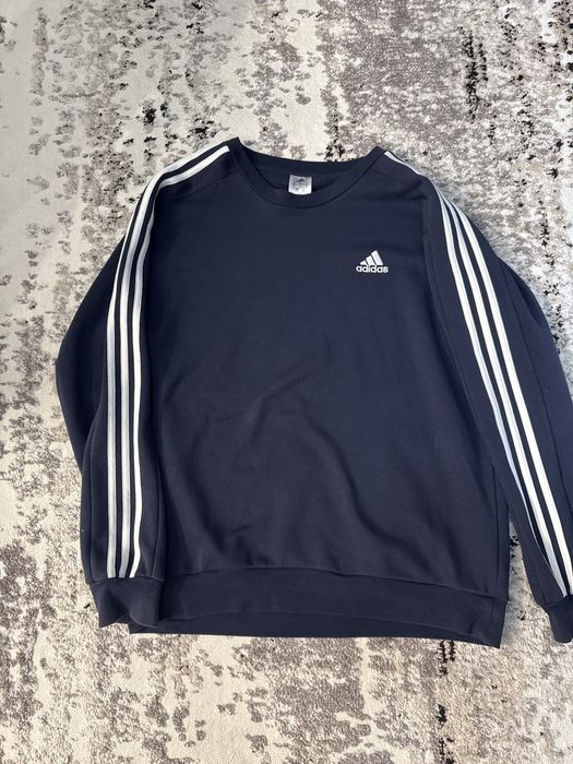 Свитшот адидас.