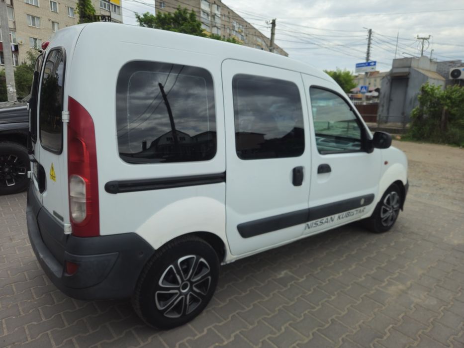 Nissan  1.6 газ/бензин АВТОМАТ