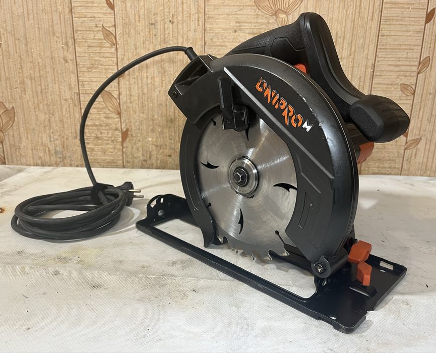 Dnipro-M CS-185M 185мм Циркулярна дискова пила Гарантія 2028