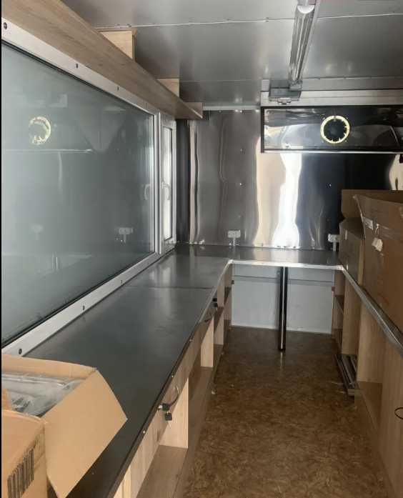 Торговий причіп новий