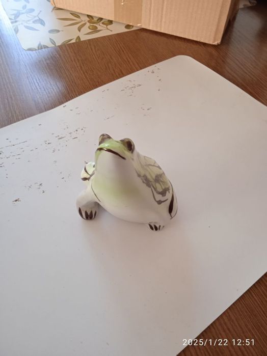 Żaba figurka ćmielów porcelana