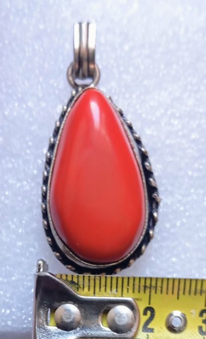 Pingente de Coral vermelho.