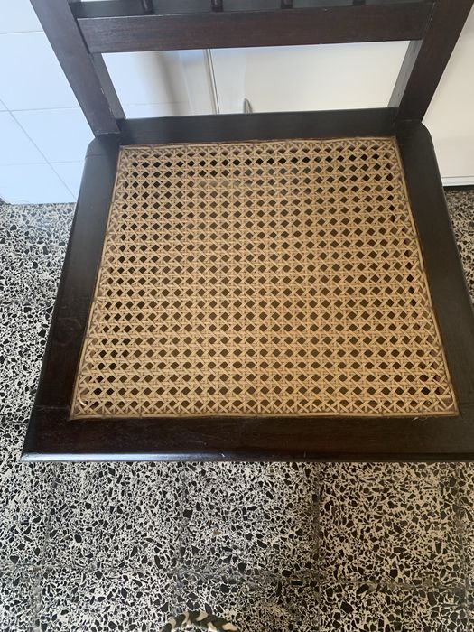 Cadeiras com fundo em palhinha - 2