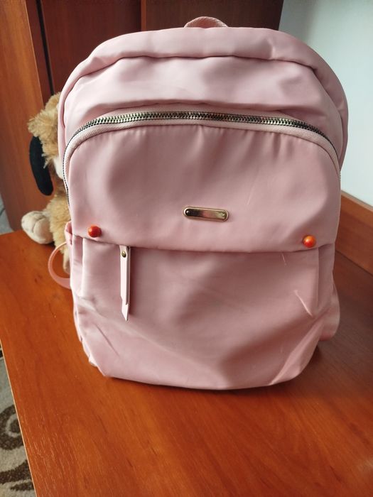 Жіночий рюкзак, в гарному стані.