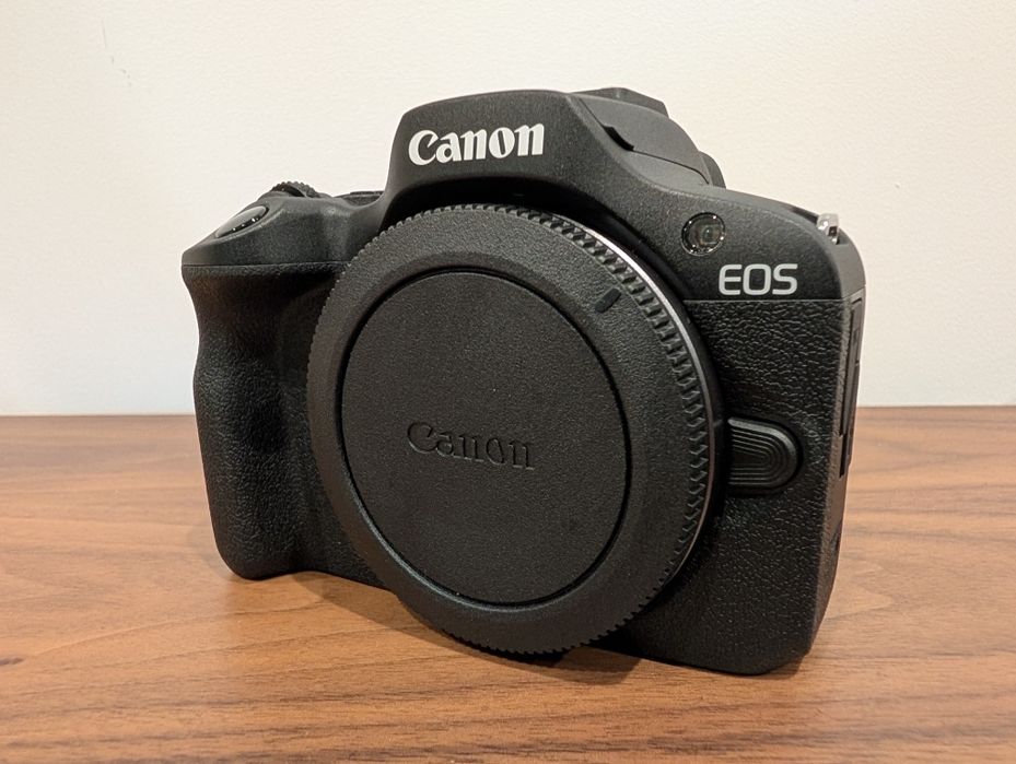 CANON EOS R100 + Objetiva RF-S 18-45mm f4.5-6.3 IS STM - Nova com garantia