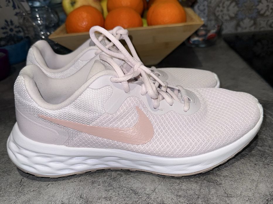 Buty Nike Revolution 6 r.39 (24,5-25 cm)