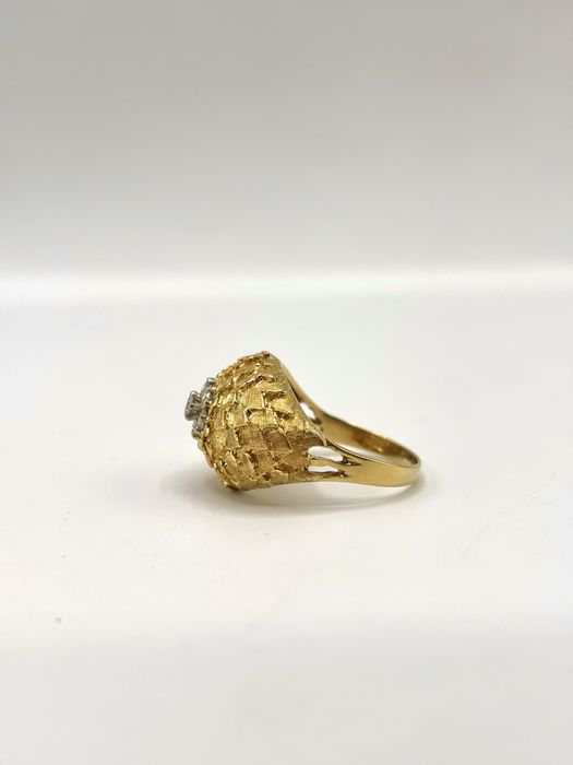 Pierścionek w 18k złocie z brylantami fantazyjny 0,20ct