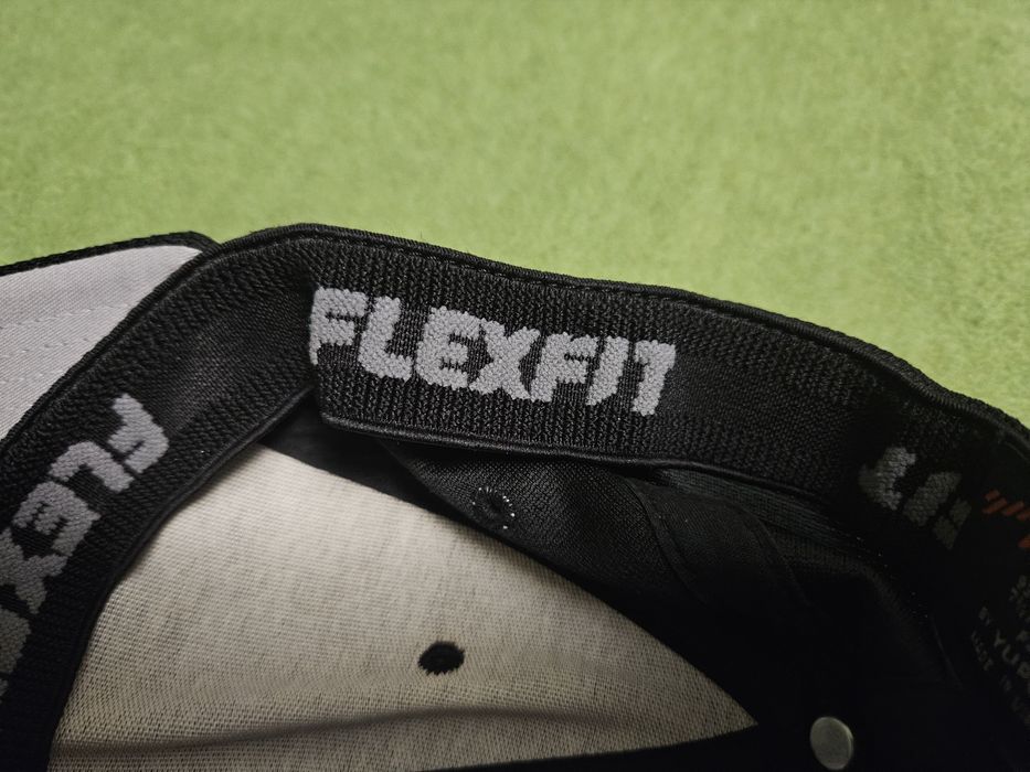 Czapka z daszkiem czarna