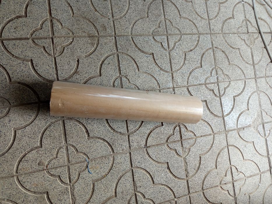 Rolo de papel Kraft novo