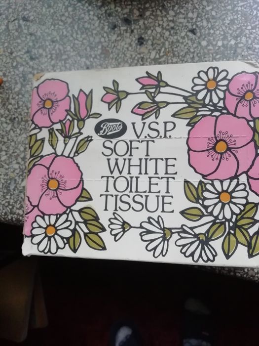 kolekcjonerskie opakowanie  papieru  toaletowego marki Boots "V.S.P. Soft White Toilet