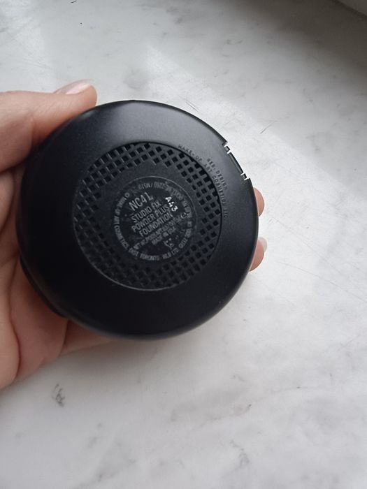 MAC 2w1 podkład i puder w kamieniu Studio Fix NC41