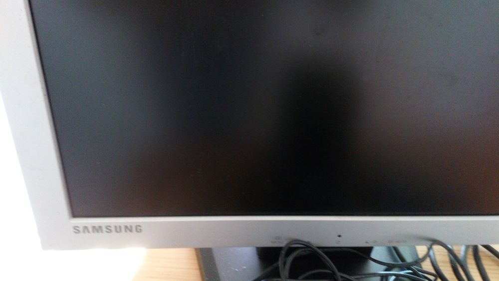 HDTV - monitor de PC Samsung e transformador para TV423862218743490562