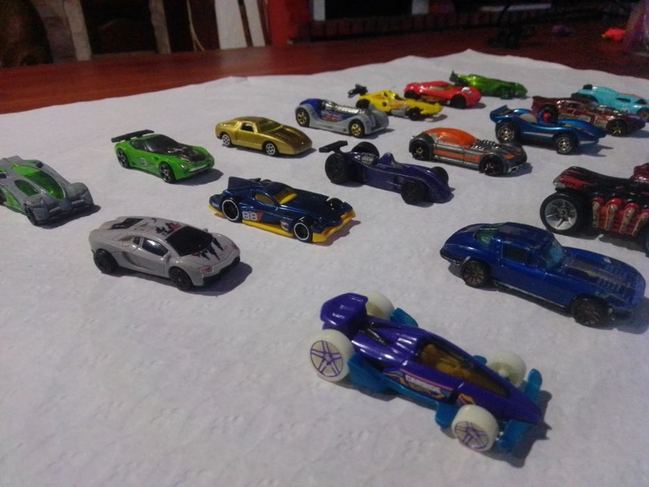 Carrinhos miniatura antigos