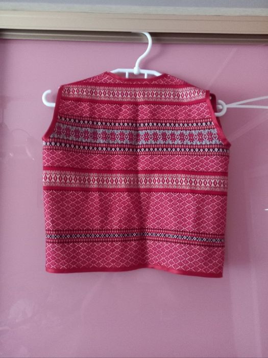 Продам вишитий костюмчик
Довж. вишиванки 46.5см
Довж.рукава 54.5см
40