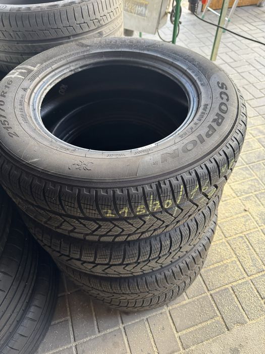 Komplet opon zimowych 215/70/16 PIRELLI Używane F-Vat