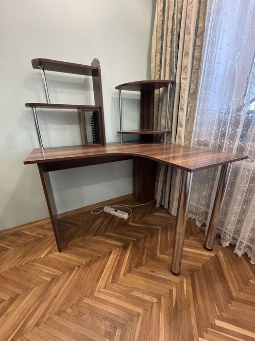 Письмовий стіл безкоштовно