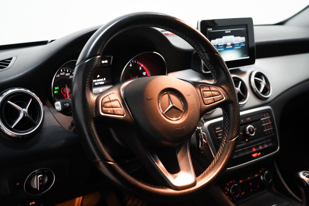 Mercedes-Benz GLA 180 — fotografia 9