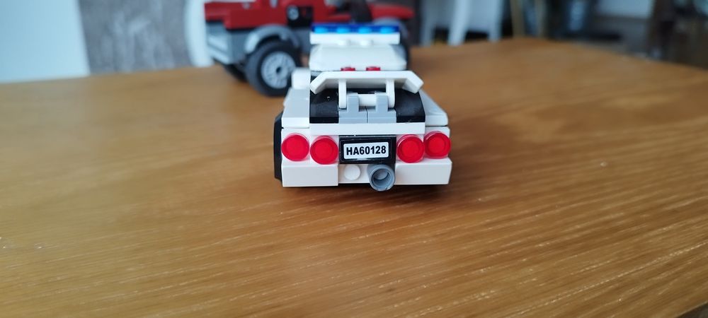 Sprzedam LEGO City 60128 Policyjny pościg