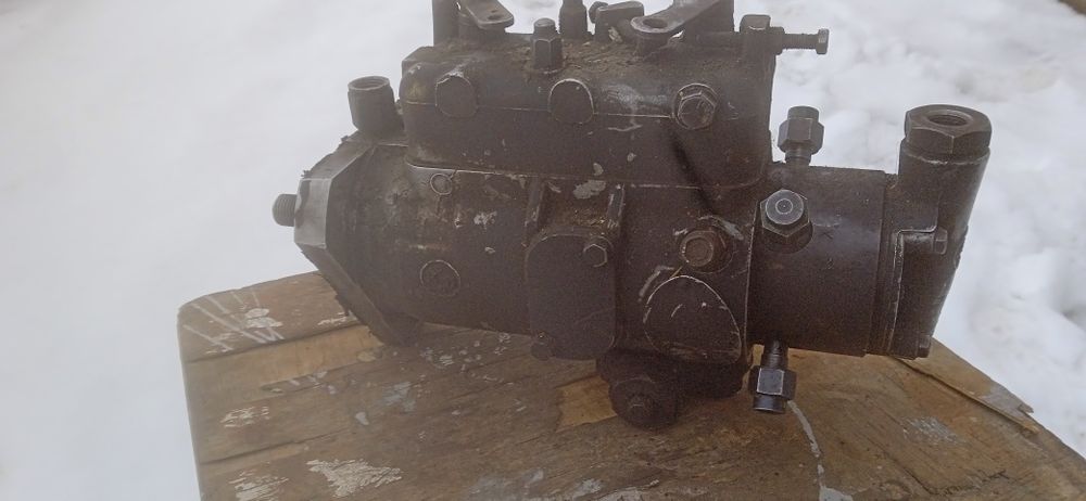 Sprzedam pompę wtryskowe John Deere 2140