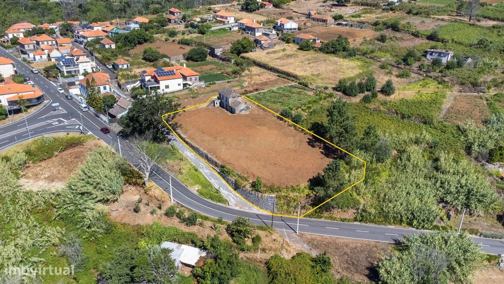Moradia em Ruína com 1.000 m² de Terreno | Maloeira, Calheta