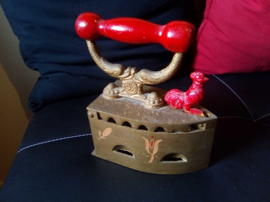 Ferro Engomar Passar Antigo Carvão