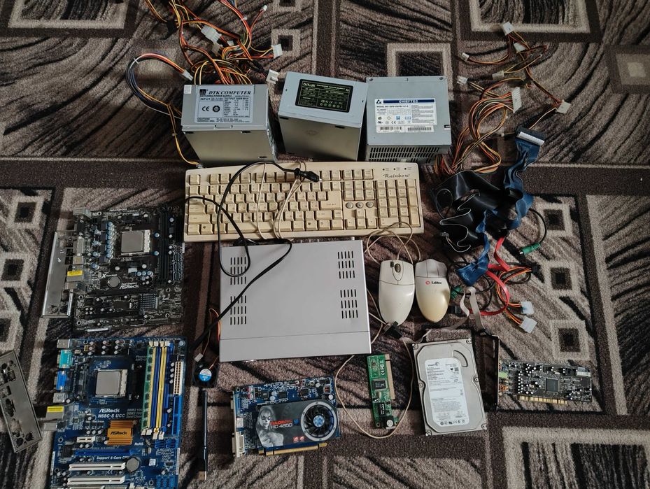 Комп'ютерні комплектуючі  одним лотом