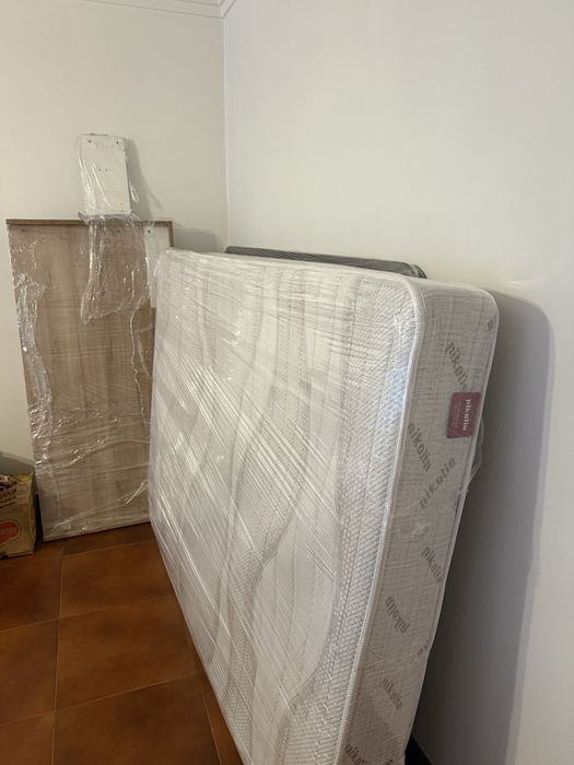 Cama de Casal com Colchão – Pronta a Transportar