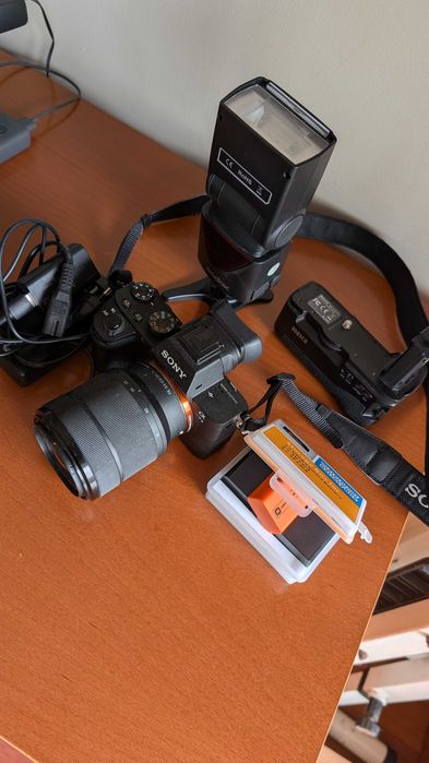 Sony alpha II + lente FE 3.5-5.6/28-70 + (leer descripción)