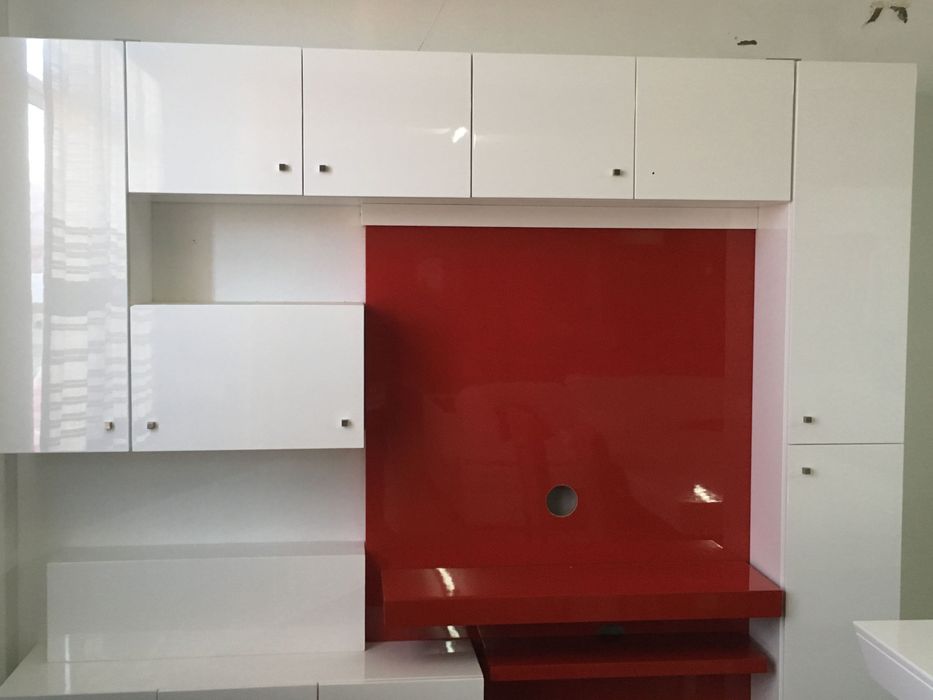 Móvel de parede moderno com design funcional