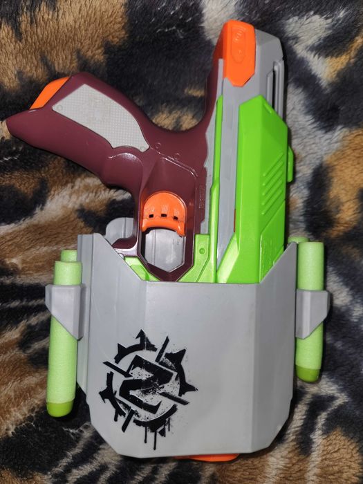 Бластер Nerf Modulus Tri-Strike c патронами Zombie Strike