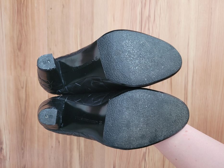 Buty na obcasie United Nude 38